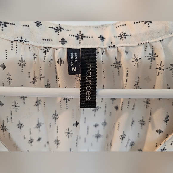 Maurices Women's Cream Blouse with Black Pattern, size medium. - Picture 6 of 7